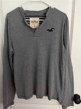 Men’s Hollister Gray Long Sleeve Henley with Logo